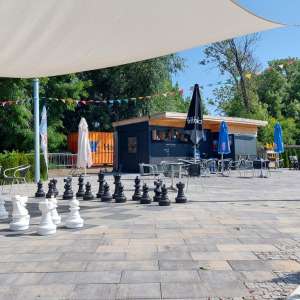 Kiosk mit Schachbrett